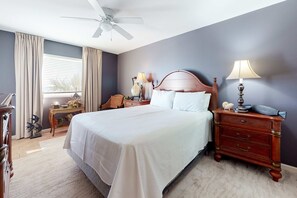 2 bedrooms, WiFi, bed sheets, wheelchair access - Gulf-Front Condo with Shared Outdoor Pool, Private Balcony, Incredible Views & WiFi (Gulf Shores)