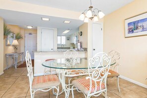 Dining - 3rd-floor beachfront condo with private balcony, AC, hot tub, pool, sauna (Gulf Shores)