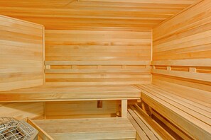 Sauna - Beachfront 5th-floor condo with balcony, AC, pool, hot tub & view (Gulf Shores)