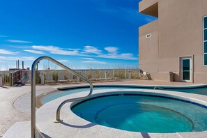 Pool - Beachfront 5th-floor condo with balcony, AC, pool, hot tub & view (Gulf Shores)