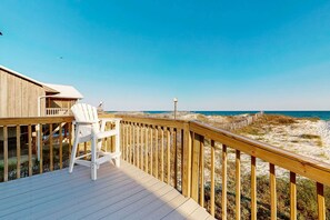 Property grounds - Gulf-Front Home with Great Views, Balcony, AC, dog friendly! (Gulf Shores)