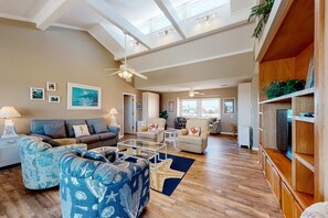 TV, DVD player - Gulf-Front Home with Great Views, Balcony, AC, dog friendly! (Gulf Shores)