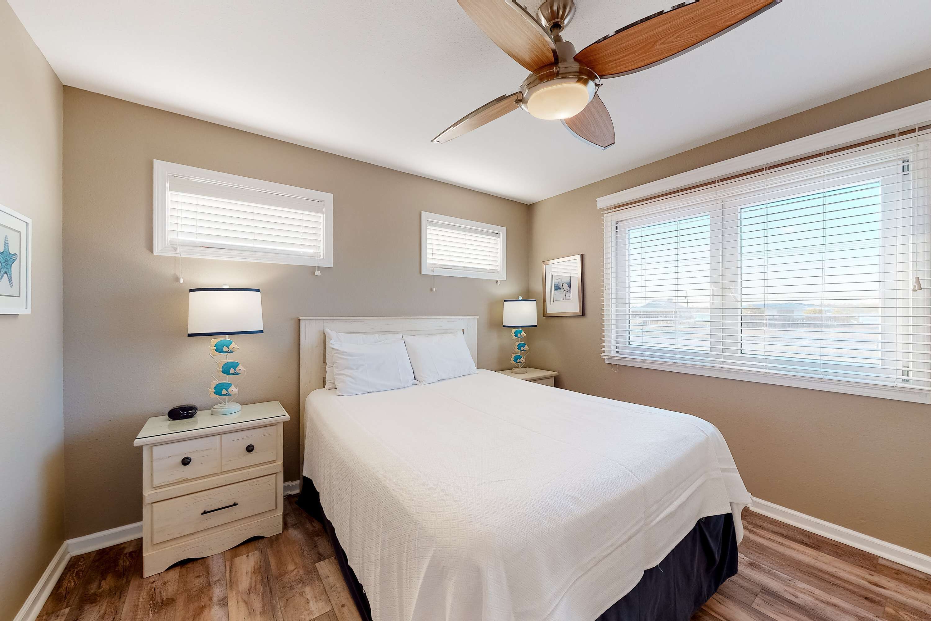 5 bedrooms, iron/ironing board, internet, bed sheets