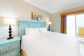 2 bedrooms, iron/ironing board, Internet, bed sheets - Waterfront beach home with deck, balcony, central AC, & washer dryer (Gulf Shores)