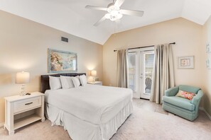 3 bedrooms, iron/ironing board, Internet, bed sheets - Quaint waterfront home with private decks, great views, and AC - near the beach (Gulf Shores)