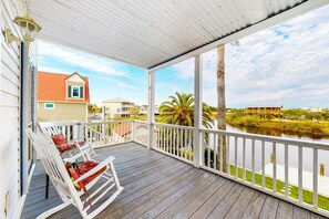 Terrace/patio - Quaint waterfront home with private decks, great views, and AC - near the beach (Gulf Shores)