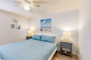 2 bedrooms, iron/ironing board, WiFi, bed sheets - Comfortable single-level condo with WiFi, pool, & central AC (Gulf Shores)