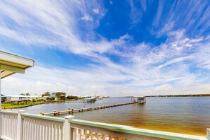 Property grounds - Gorgeous, Raised Home Overlooking Lagoon w/Free WiFi, Central AC - Near Beaches (Gulf Shores)