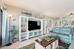 TV, offices - Recently renovated 5th-floor oceanfront condo with pool, ocean view & WiFi (Gulf Shores)