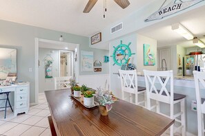 Dining - Recently renovated 5th-floor oceanfront condo with pool, ocean view & WiFi (Gulf Shores)