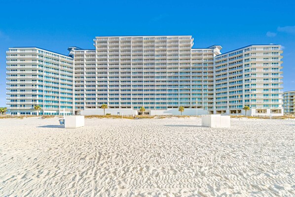 On the beach - Gulf-Front Condo w/ Great Beach Views, Balcony & Shared Pools/Hot Tubs/Sauna (Gulf Shores)