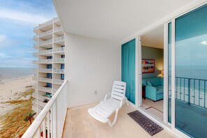 Property grounds - Polished, Gulf-Front Condo w/ Balcony, AC, WiFi & Shared Pools/Hot Tubs/Sauna (Gulf Shores)