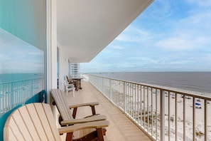Property grounds - Gulf-Front Condo w/ Expansive Balcony, AC, WiFi & Shared Pools/Hot Tubs/Gym (Gulf Shores)