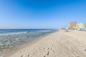 On the beach - Gulf-Front Condo w/ Expansive Balcony, AC, WiFi & Shared Pools/Hot Tubs/Gym (Gulf Shores)