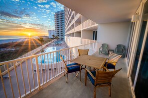 Outdoor dining - Gulf-Front Condo w/ Gorgeous Views, Balcony & Shared Pools/Hot Tubs/Gym (Gulf Shores)