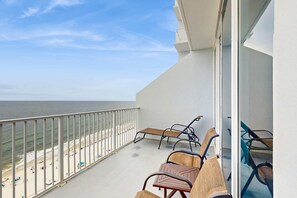 Property grounds - Gulf-Front Condo w/ Great Balcony, Ocean View, AC & Shared Pools/Hot Tubs/Gym (Gulf Shores)