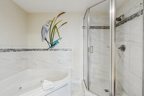 Shower, towels - Gulf-Front Condo w/ Great Balcony, Ocean View, AC & Shared Pools/Hot Tubs/Gym (Gulf Shores)