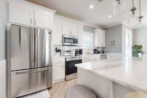 Fridge, microwave, oven, stovetop - Newly Constructed Beach Home near the Gulf with Private W&D, Grill, Shared Pool, AC (Gulf Shores)