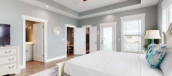 Newly Constructed Beach Home near the Gulf with Private W&D, Grill, Shared Pool, AC