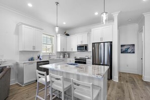 Fridge, microwave, oven, stovetop - Inviting home with shared pool, balcony, full kitchen, central AC, & W&D (Gulf Shores)