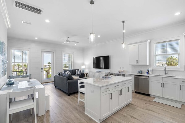 Interior - Inviting home with shared pool, balcony, full kitchen, central AC, & W&D (Gulf Shores)