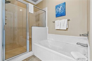 Een douche, een haardroger, handdoeken