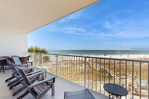 Property grounds - Gulf-Front Condo on the Beach w/ Balcony & Shared Pools/Hot Tubs/Sauna/Gym (Gulf Shores)