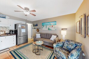 TV - Sunny condo with boardwalk beach access, on-site pool, & private balcony (Gulf Shores)