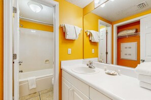 Shower, towels - Unique dog-friendly Gulf-front condo with amazing views, pools, sauna, gym, & AC (Gulf Shores)