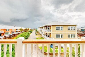 Property grounds - Lagoon-view coastal retreat with shared pool, fishing pier, and easy beach access (Gulf Shores)