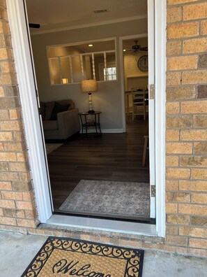 Unclassified image, 2 of 29, button - 3-bedroom house in lovely Martinez with cool AC and charm: Master’s Ready! (Martinez)