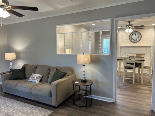 3-bedroom house in lovely Martinez with cool AC and charm: Master’s Ready!