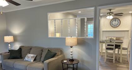 3-bedroom house in lovely Martinez with cool AC and charm: Master’s Ready!