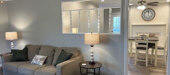 3-bedroom house in lovely Martinez with cool AC and charm: Master’s Ready!