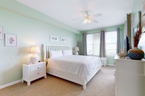 2 bedrooms, WiFi, bed sheets, wheelchair access - Waterfront condo with bay views, pool, hot tub, boat ramp, & private balcony (Gulf Shores)
