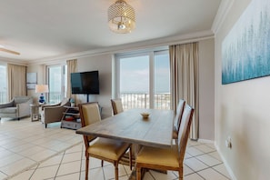 Dining - Beachfront condo with Gulf views, balcony, pool & AC - snowbird-friendly (Gulf Shores)