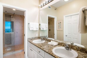 Shower, towels - Gulf-Front Condo w/ Amazing View, Balcony, AC & Shared Pools/Hot Tubs/Gym (Gulf Shores)