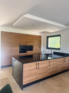 Coffee/tea maker, fridge, microwave, oven - Villa and pool Pacha Prestige (Roquebrune-sur-Argens)