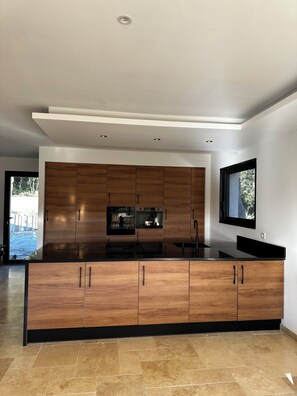 Fridge, microwave, oven, stovetop - Villa and pool Pacha Prestige (Roquebrune-sur-Argens)