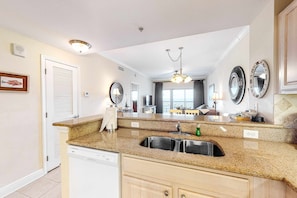 Interior - Gulf-view condo with outdoor & indoor pools, hot tub, lazy river & beach access (Gulf Shores)