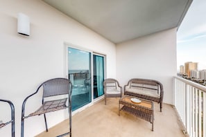 Property grounds - Gulf-view condo with outdoor & indoor pools, hot tub, lazy river & beach access (Gulf Shores)