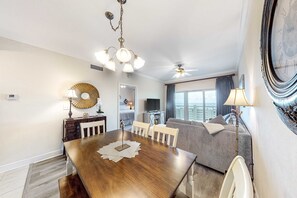 Interior - Gulf-view condo with outdoor & indoor pools, hot tub, lazy river & beach access (Gulf Shores)