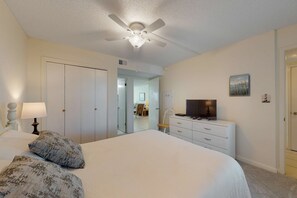 2 bedrooms, iron/ironing board, Internet, bed sheets - Gulf-Front Condo w/Shared Outdoor Pool, Private Balcony, Incredible Views & WiFi (Gulf Shores)