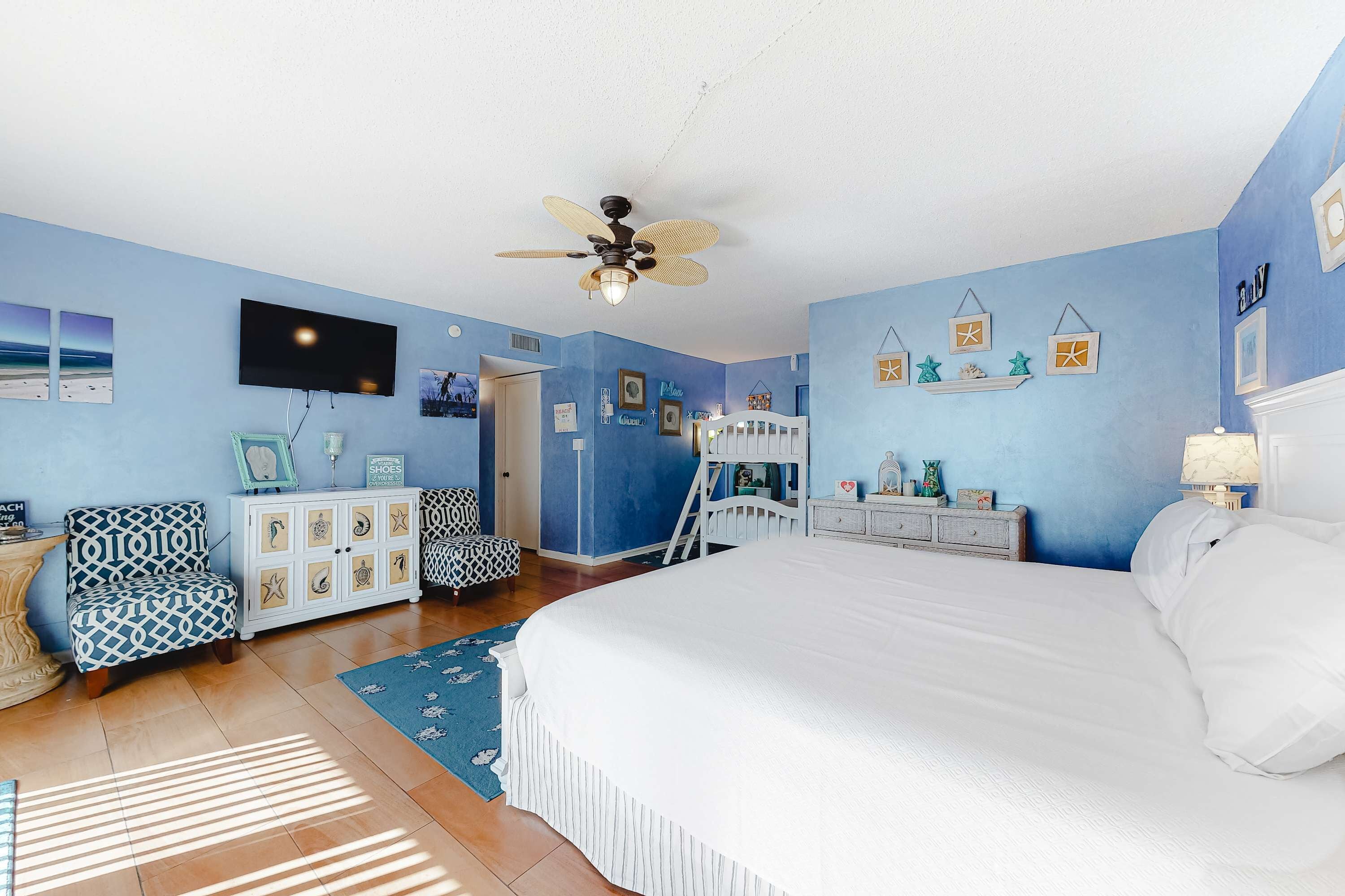 3 bedrooms, iron/ironing board, internet, bed sheets