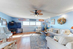 TV, offices - 14th-floor penthouse condo with deck, W/D, amazing views & pool - great location (Gulf Shores)