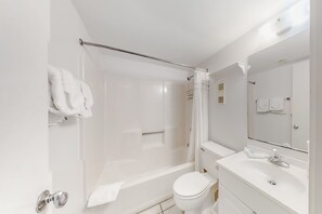 Shower, towels - Breezy Condo near the Beach w/Balcony, A/C, Shared Pool, Tennis, Hot Tub, WiFi (Gulf Shores)