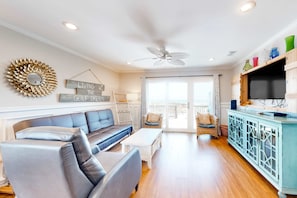 TV, offices - Gulf-Front Condo w Balcony, Beach Views, WiFi, AC & Shared Gulf-Facing Pool (Gulf Shores)