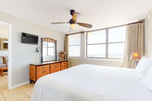 3 bedrooms, iron/ironing board, Internet, bed sheets - Beachfront condo with balcony, pool, BBQ area, central AC, free WiFi, views (Gulf Shores)
