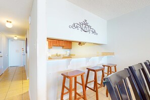 Interior - Beachfront condo with balcony, pool, BBQ area, central AC, free WiFi, views (Gulf Shores)