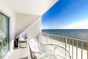 Outdoor spa tub - Beachfront Condo wLarge Balcony, Shared Hot Tub, Pool, Sauna, Free WiFi, AC (Gulf Shores)